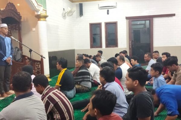 Kyai Hamzah Zulfikar Rifai yang juga Da'i LDII Mimika mengisi Ceramah agama di Masjid Ainil Yaqin Mimika