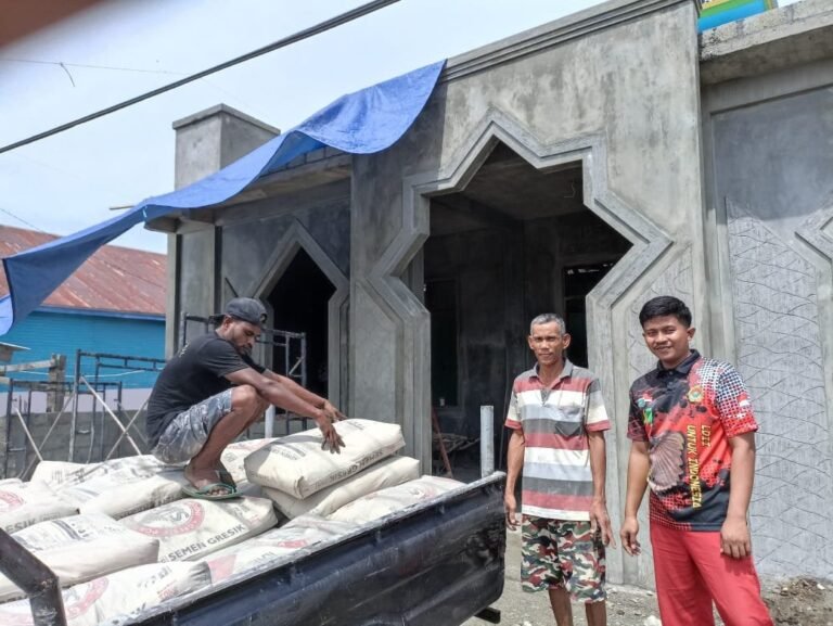 Peduli Sesama Umat, LDII Kalisemen Bantu Mushola Al- Hidayah Dengan 30 Sak Semen