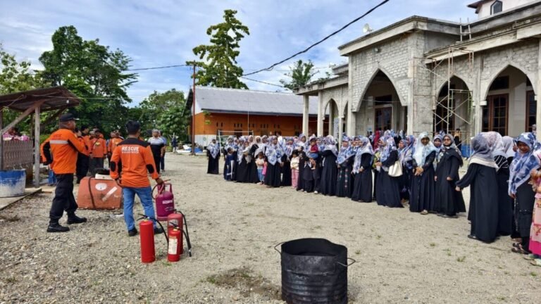 LDII Nabire Kerjasama Dengan Senkom Mitra Polri Gelar Pelatihan Pemadam Kebakaran