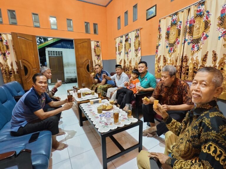 Ketua PC LDII Nabire Barat Adakan Buka Bersama di Kediamannya