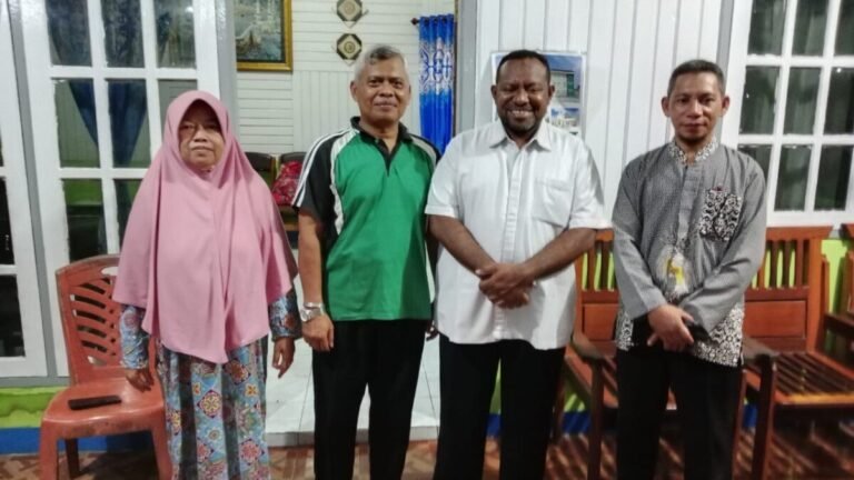 Temu Kangen Guru Dan Murid Ditengah Pertemuan Gubernur Se-Tanah Papua