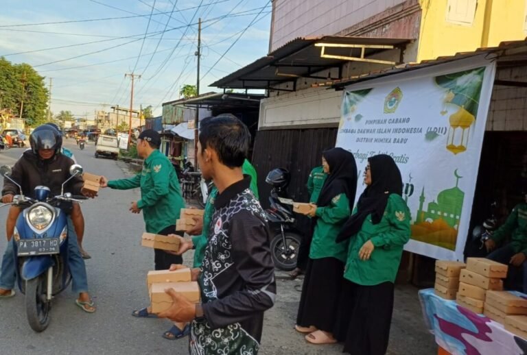 LDII Mimika Tebar Berkah Ramadan Lewat Pembagian Takjil di Tiga Lokasi