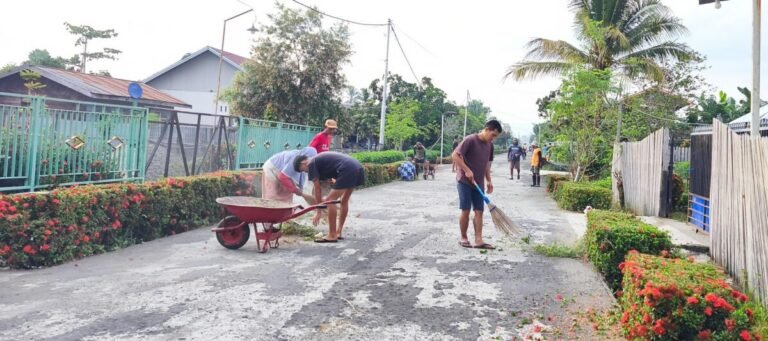 Perkuat kepedulian lingkungan, Warga LDII Kerja Bakti Bersama Masyarakat  Kalisemen